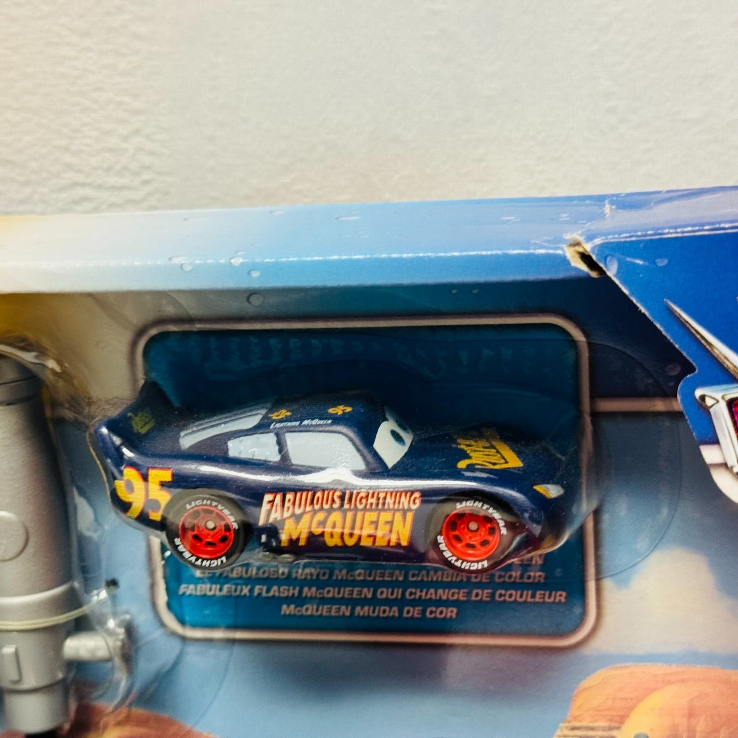Disney Pixar Cars COLOR CHANGERS FABULOUS MCQUEEN STUNT & SPLASH RED 1:55 Scale