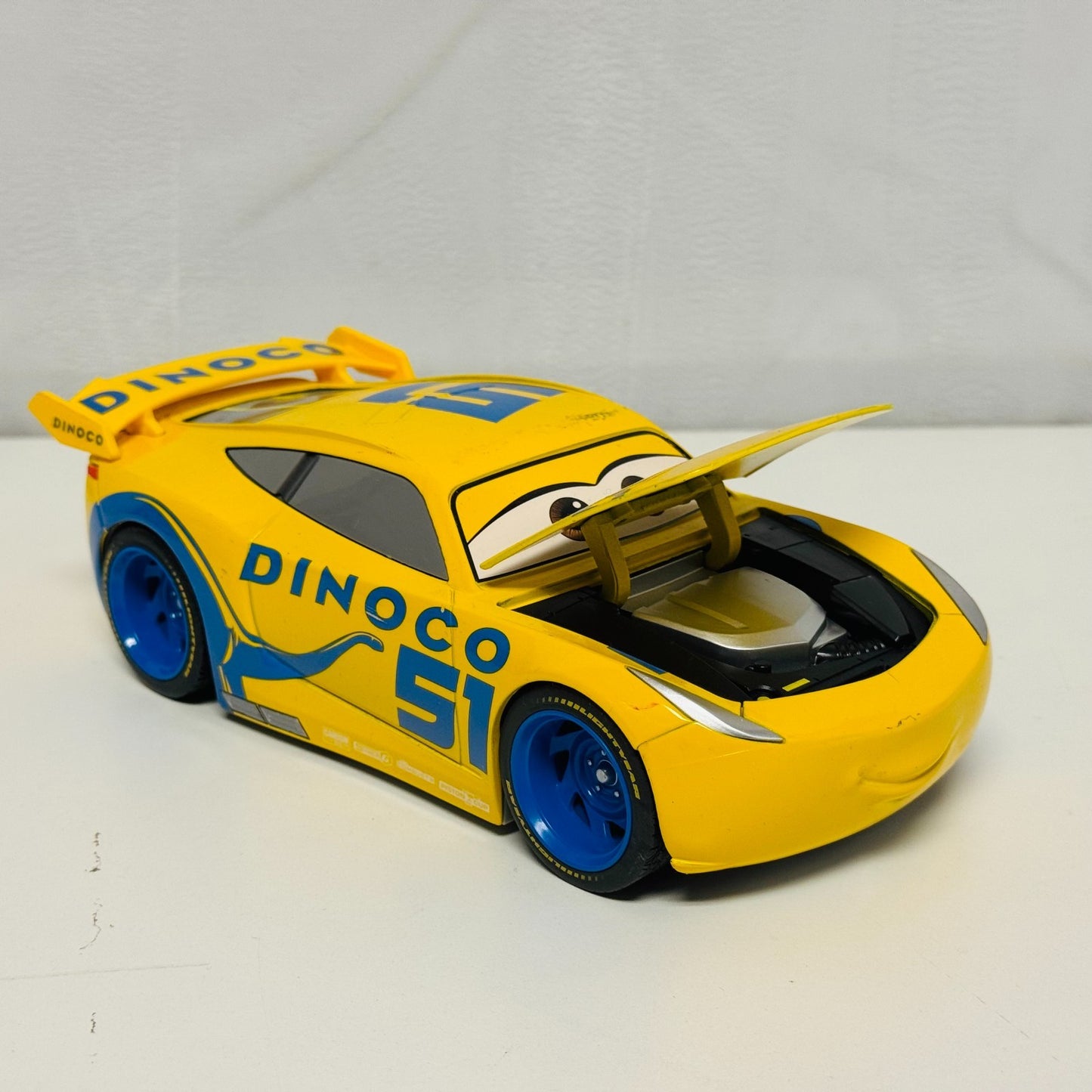 Disney Pixar Cars - JADA DINOCO CRUZ RAMIREZ - 1:24 Diecast