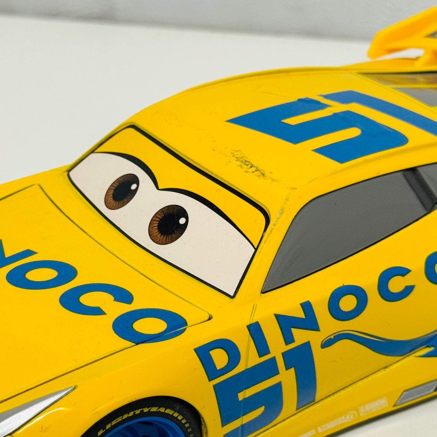 Disney Pixar Cars - JADA DINOCO CRUZ RAMIREZ - 1:24 Diecast