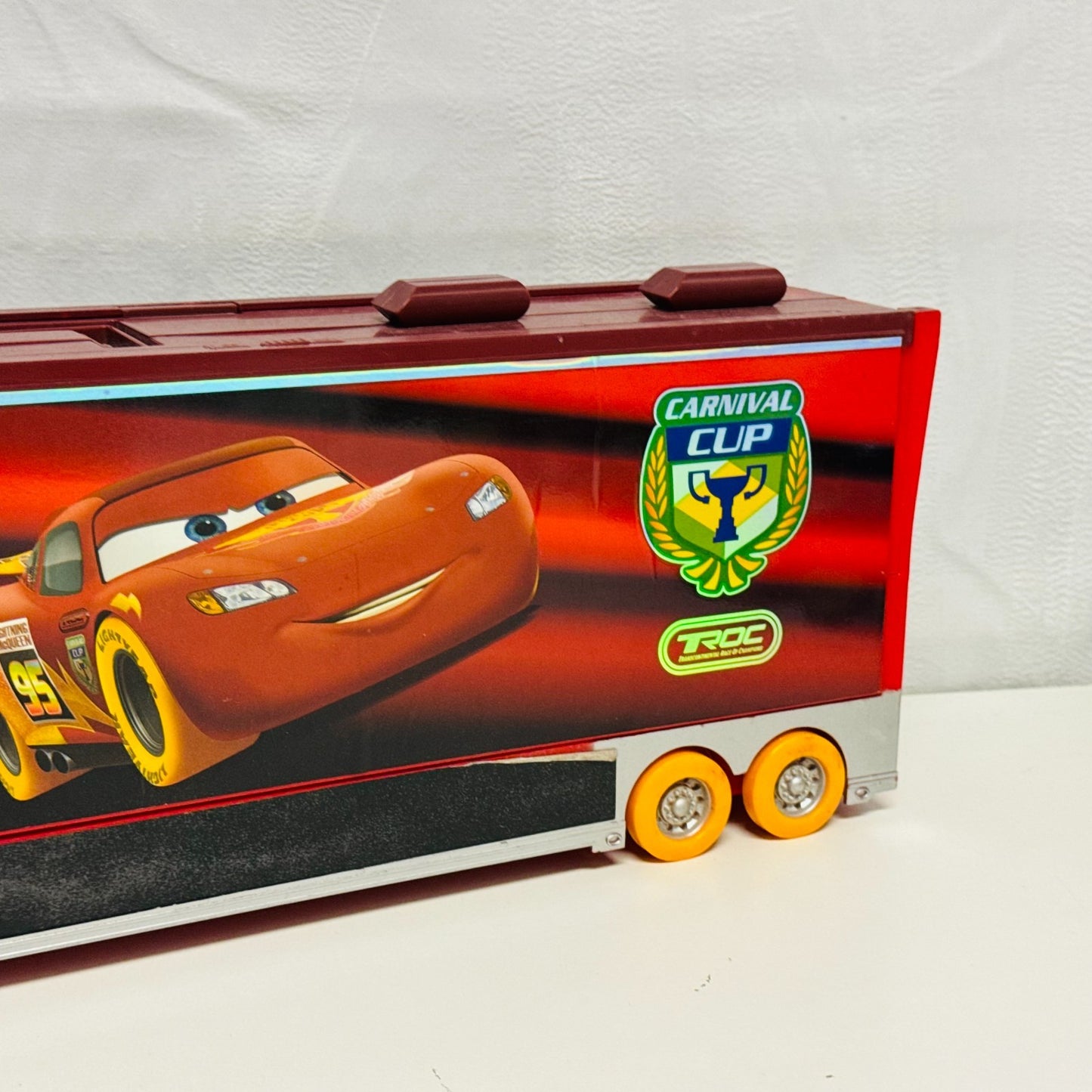 Disney Pixar Cars - CARNIVAL CUP MACK CARRIER HAULER Disney Store - 1:43 Diecast