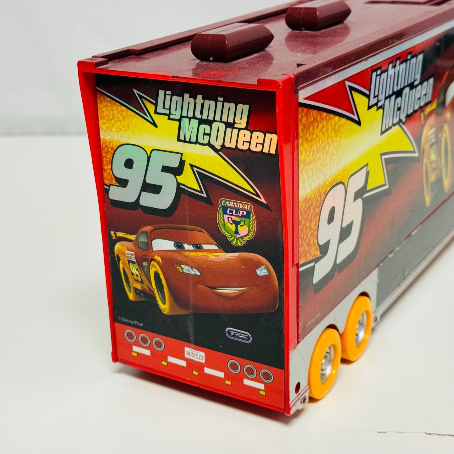 Disney Pixar Cars - CARNIVAL CUP MACK CARRIER HAULER Disney Store - 1:43 Diecast