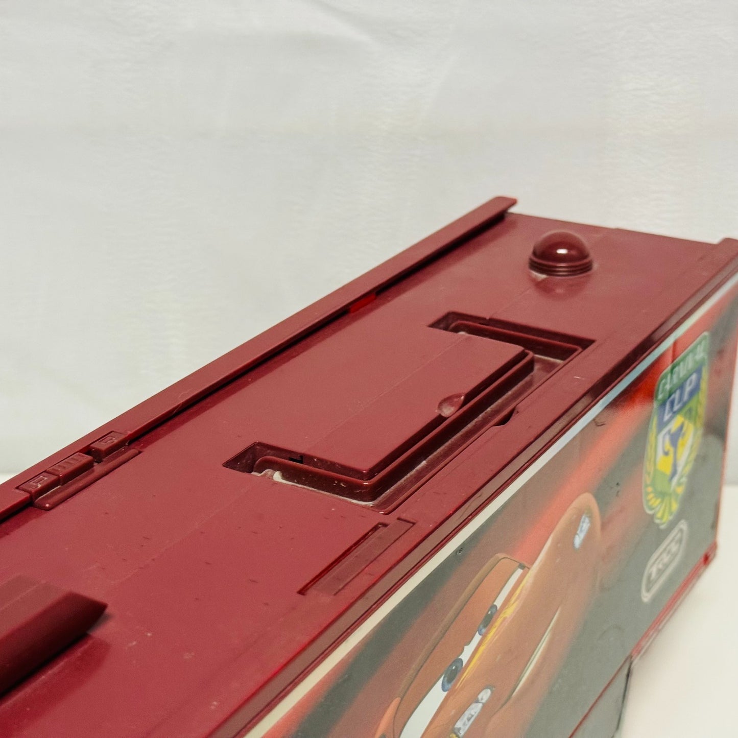 Disney Pixar Cars - CARNIVAL CUP MACK CARRIER HAULER Disney Store - 1:43 Diecast