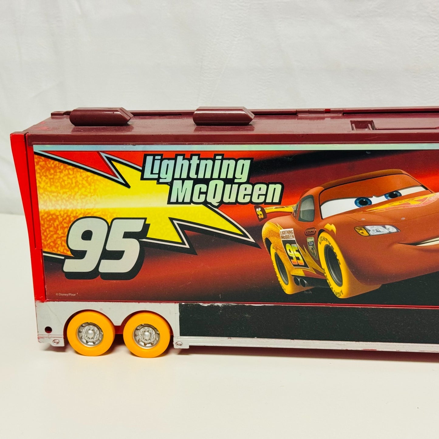 Disney Pixar Cars - CARNIVAL CUP MACK CARRIER HAULER Disney Store - 1:43 Diecast