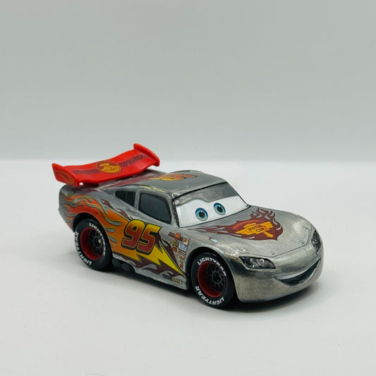 Disney Pixar Cars - SILVER LIGHTNING MCQUEEN *CHASER Disney Store - 1:43 Diecast