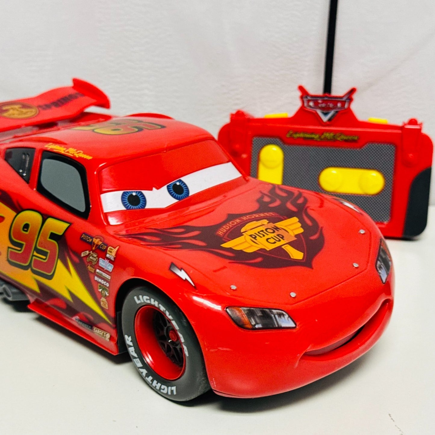 Disney Pixar Cars - DRIFTING REMOTE CONTROL MCQUEEN RC Disney Store - 1:18 Scale