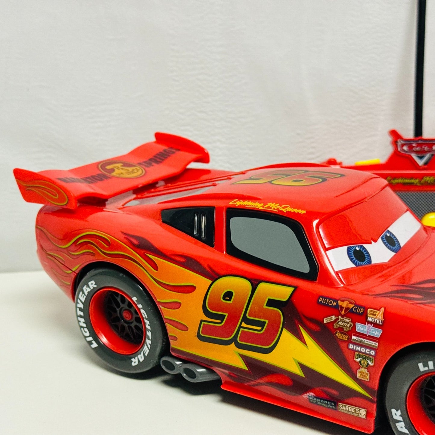 Disney Pixar Cars - DRIFTING REMOTE CONTROL MCQUEEN RC Disney Store - 1:18 Scale