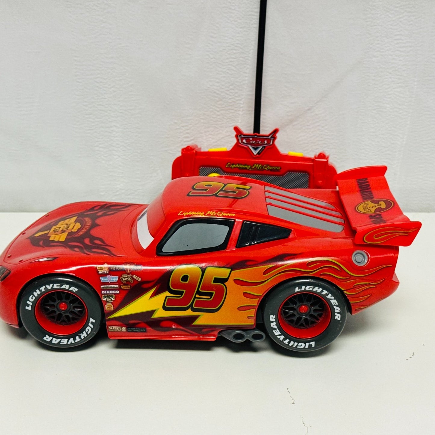 Disney Pixar Cars - DRIFTING REMOTE CONTROL MCQUEEN RC Disney Store - 1:18 Scale