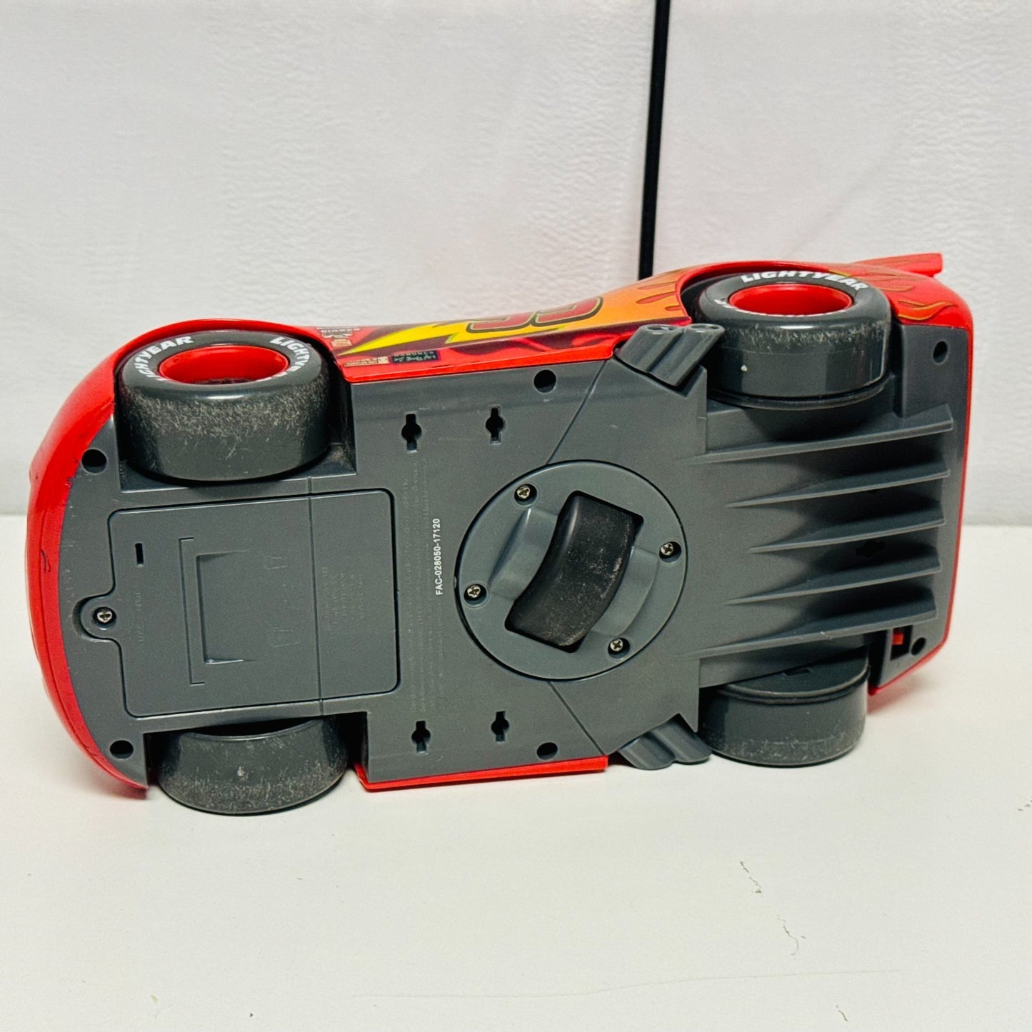 Disney Pixar Cars - DRIFTING REMOTE CONTROL MCQUEEN RC Disney Store - 1:18 Scale