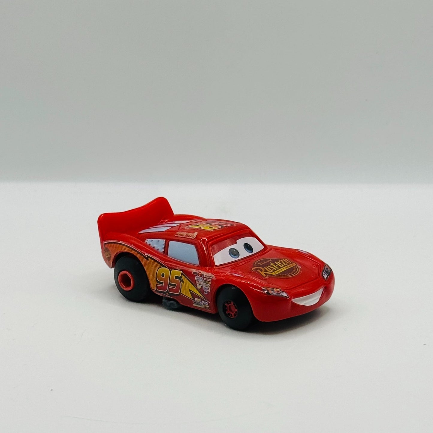 Disney Pixar Cars - STUNT RACERS LIGHTNING MCQUEEN 2013 - 1:55 Scale