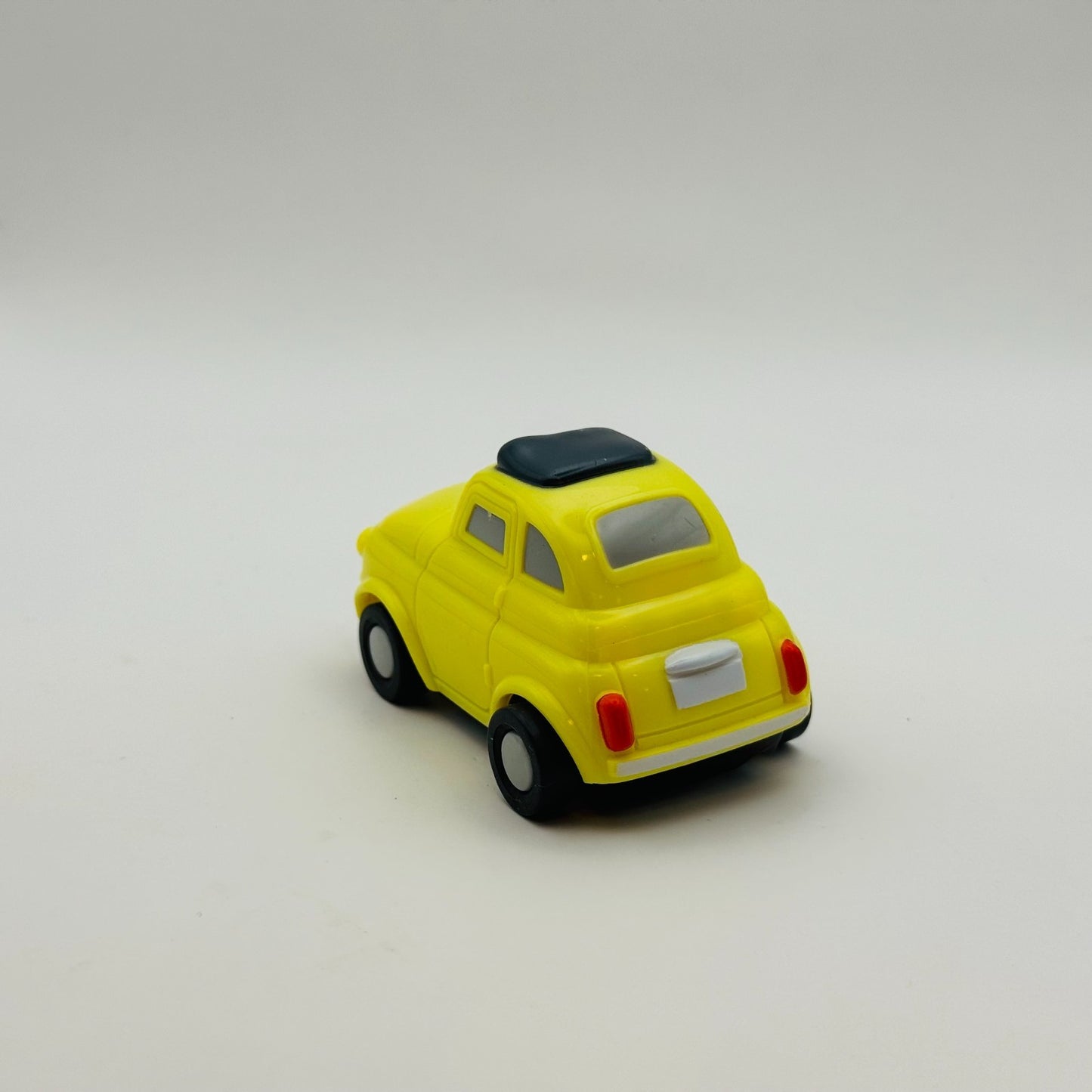 Disney Pixar Cars - PULL BACK PULLBAX LUIGI - 2006 Desert Series