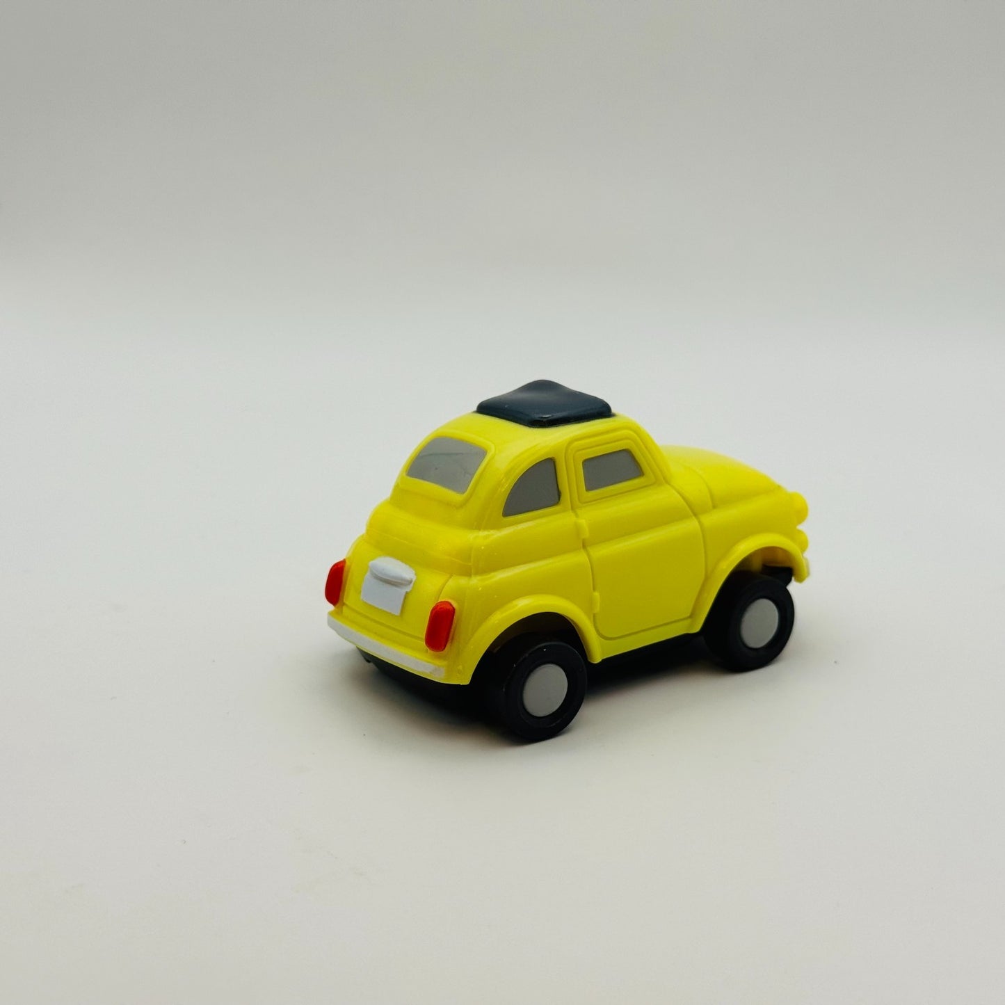 Disney Pixar Cars - PULL BACK PULLBAX LUIGI - 2006 Desert Series