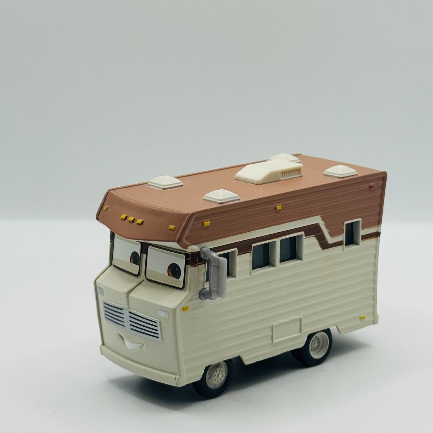 Disney Planes & Pixar Cars - HARVEY & WINNIE RV Piston Peak 2016 - 1:55 Diecast