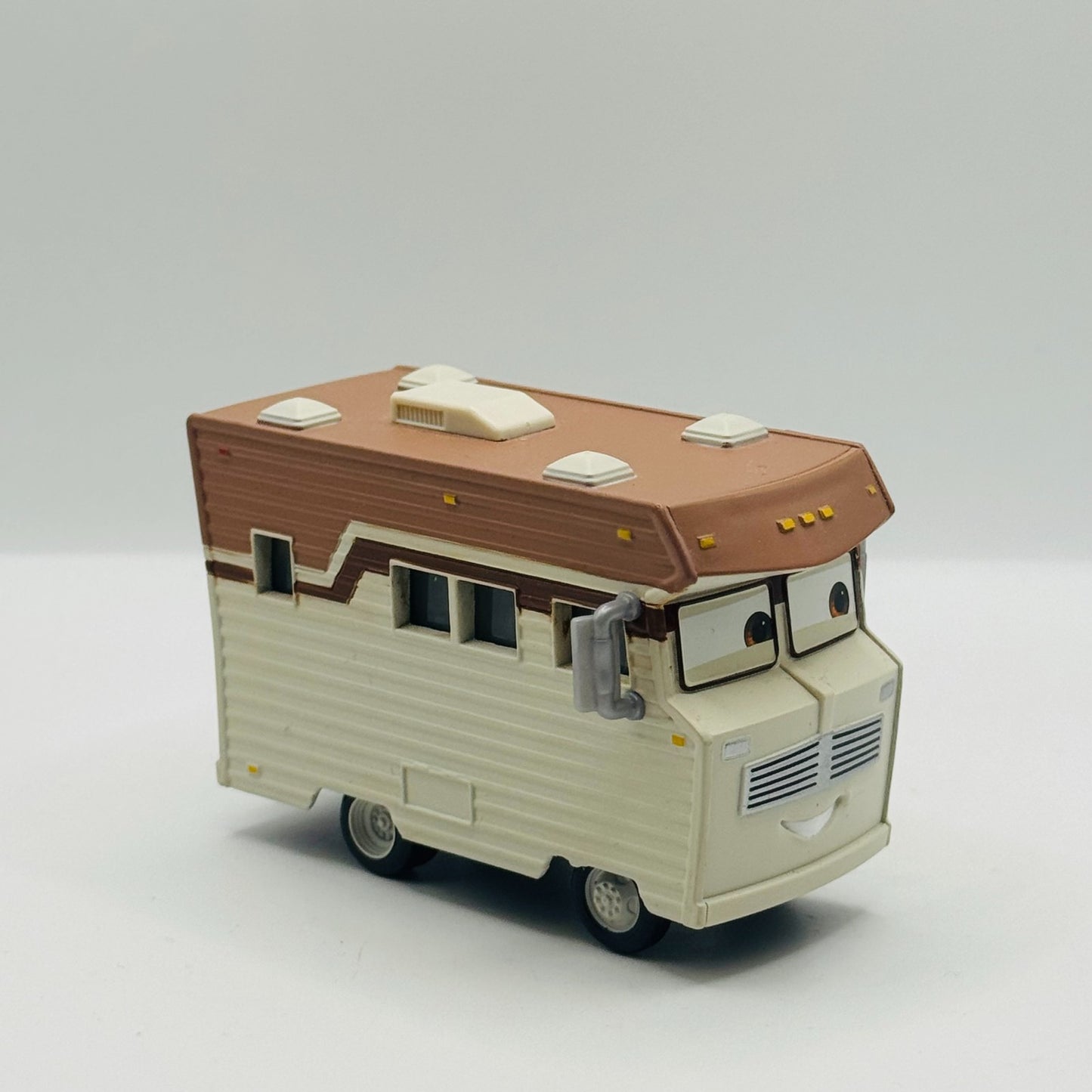 Disney Planes & Pixar Cars - HARVEY & WINNIE RV Piston Peak 2016 - 1:55 Diecast