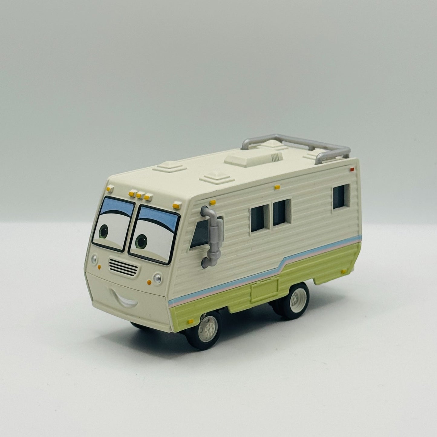 Disney Planes & Pixar Cars - HARVEY & WINNIE RV Piston Peak 2016 - 1:55 Diecast