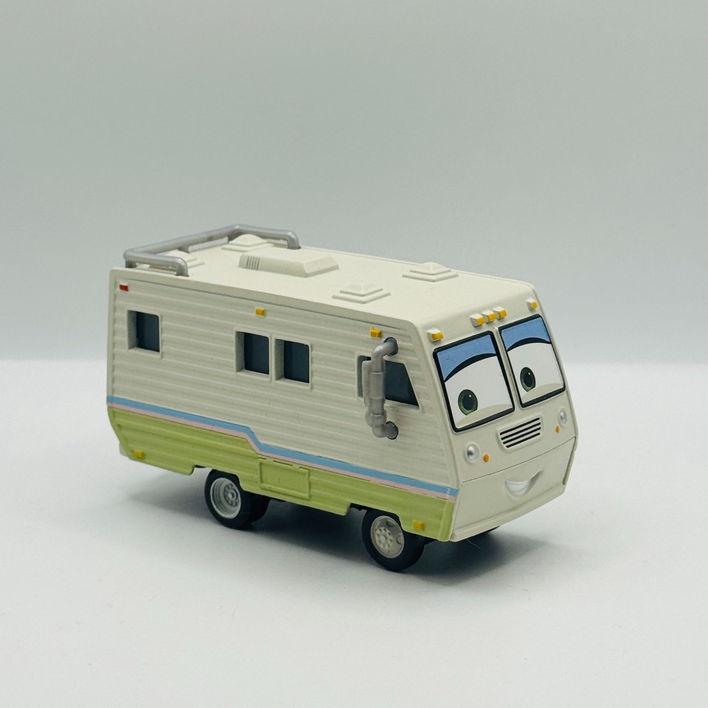 Disney Planes & Pixar Cars - HARVEY & WINNIE RV Piston Peak 2016 - 1:55 Diecast