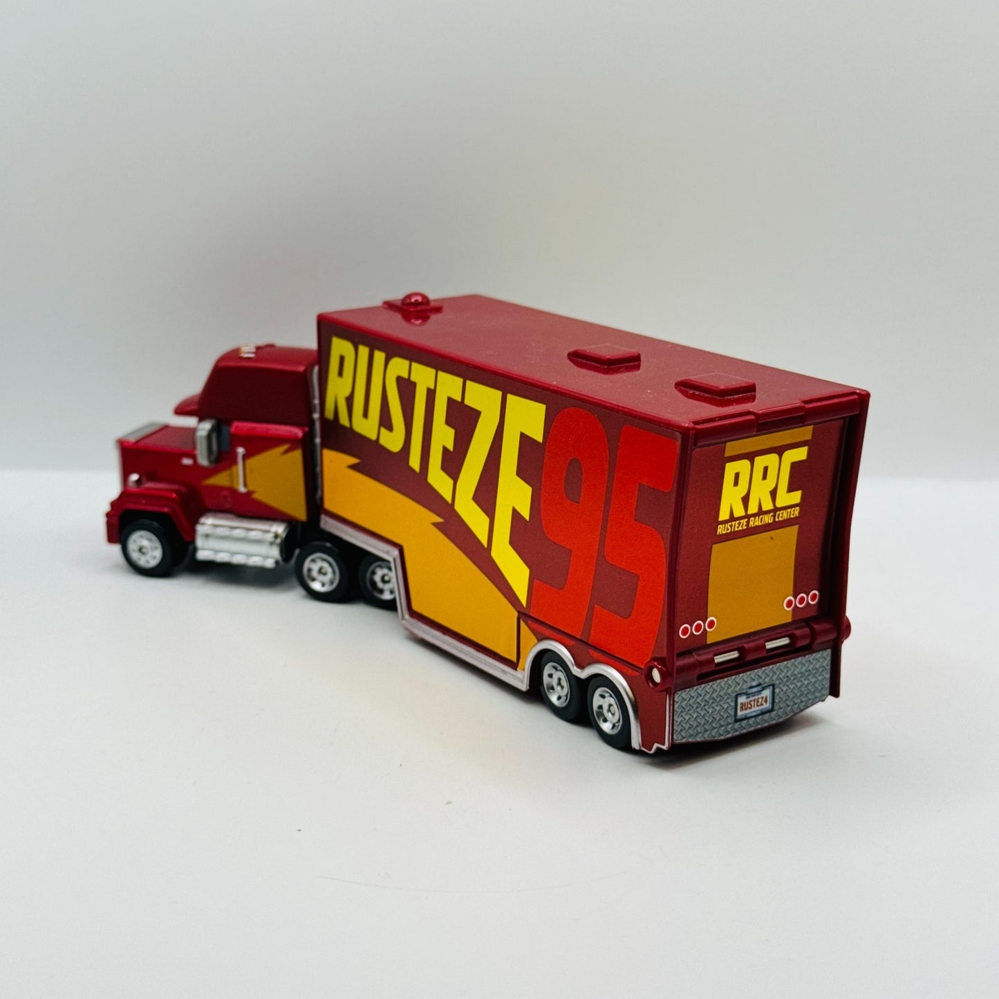 Disney Pixar Cars - Tomica RRC MACK RUST-EZE RACING CENTER - 1:64 Diecast