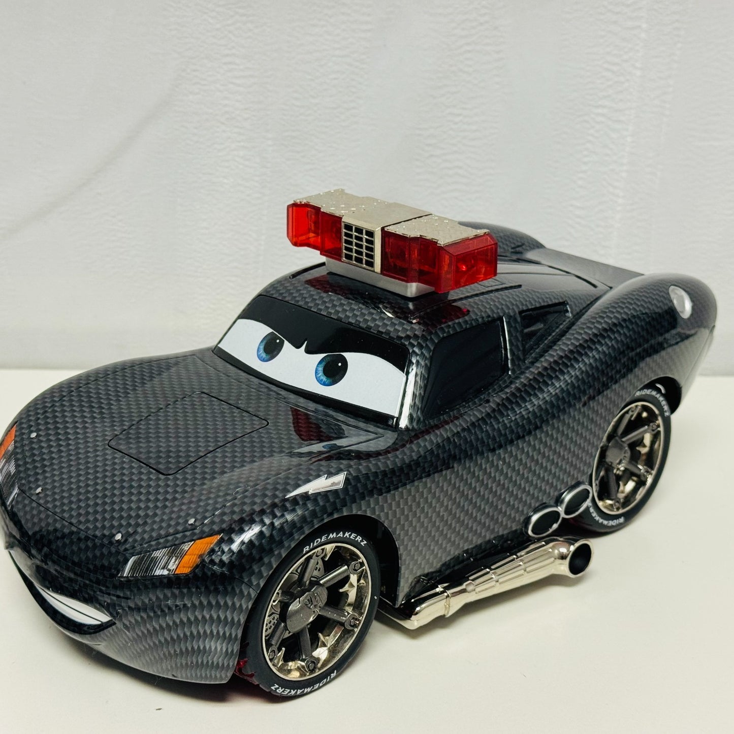 Disney Pixar Cars - RIDEMAKERZ LIGHTS & SOUNDS CARBON FIBER MCQUEEN - 1:18 Scale