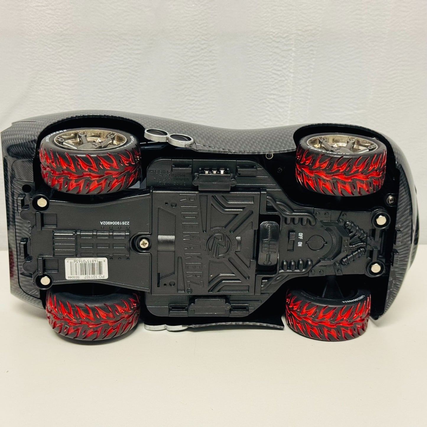 Disney Pixar Cars - RIDEMAKERZ LIGHTS & SOUNDS CARBON FIBER MCQUEEN - 1:18 Scale