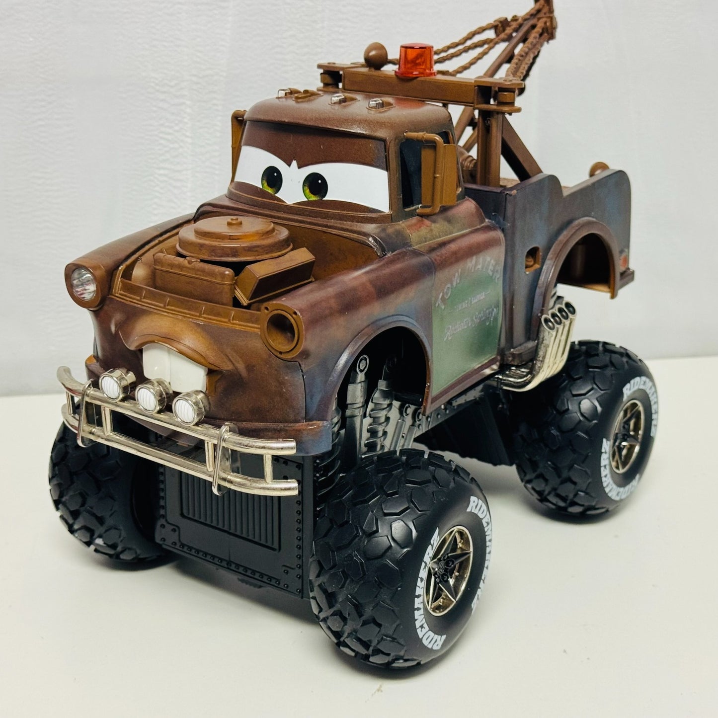 Disney Pixar Cars - RIDEMAKERZ RC WGP MCQUEEN & MONSTER TRUCK MATER - *SEE PICS*
