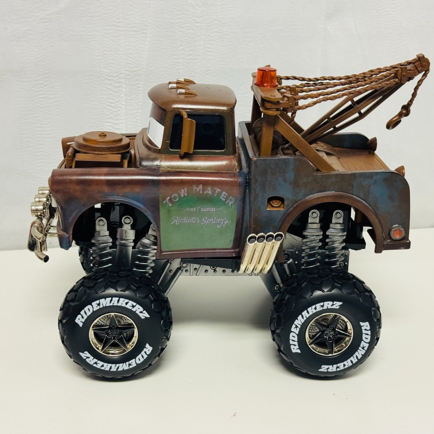 Disney Pixar Cars - RIDEMAKERZ RC WGP MCQUEEN & MONSTER TRUCK MATER - *SEE PICS*