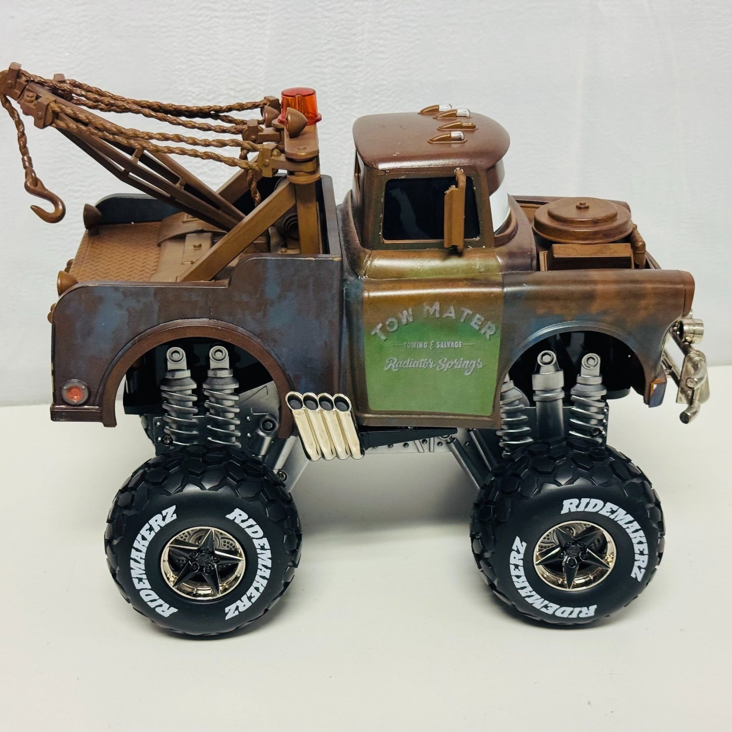 Disney Pixar Cars - RIDEMAKERZ RC WGP MCQUEEN & MONSTER TRUCK MATER - *SEE PICS*