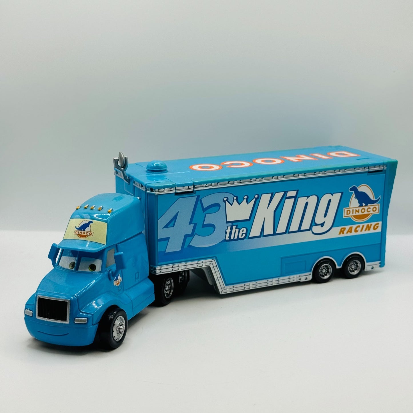 Disney Pixar Cars - DINOCO THE KING GRAY HAULER 2009 *See Pics* - 1:55 Diecast