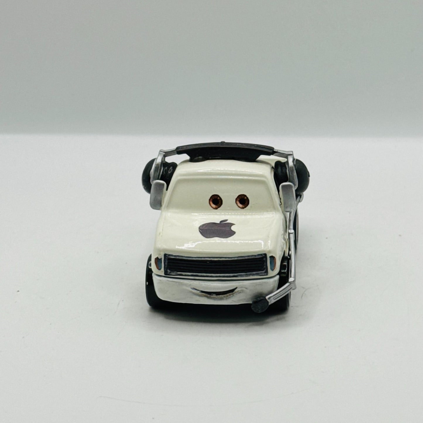 Disney Pixar Cars - APPLE CREW CHIEF *CUSTOM* - 1:55 Diecast