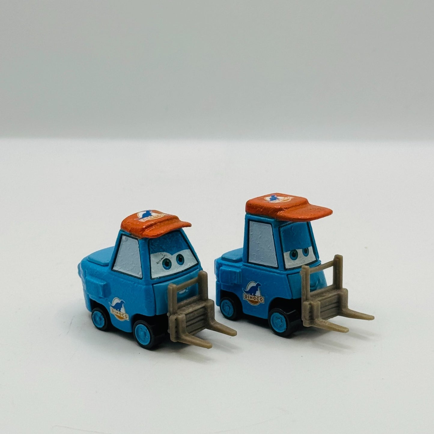 Disney Pixar Cars - TEAM DINOCO CREW CHIEF ROGER & PITTYS *Bubbling*1:55 Diecast
