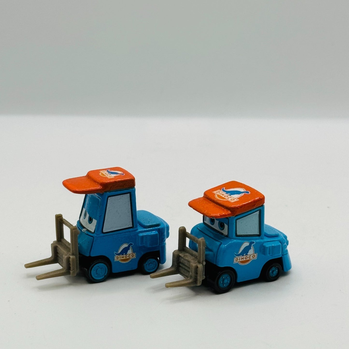 Disney Pixar Cars - TEAM DINOCO CREW CHIEF ROGER & PITTYS Blemished 1:55 Diecast