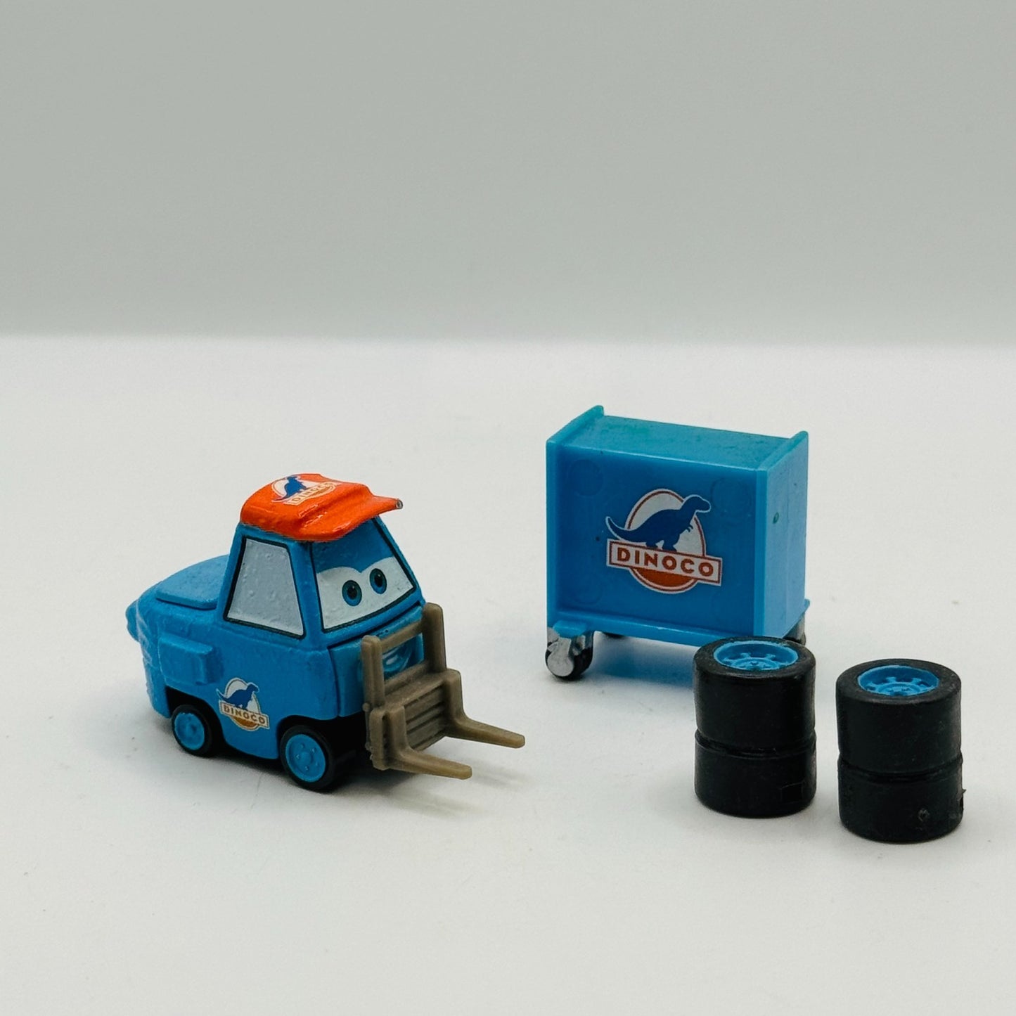 Disney Pixar Cars - TEAM DINOCO CREW CHIEF ROGER & PITTYS Blemished 1:55 Diecast