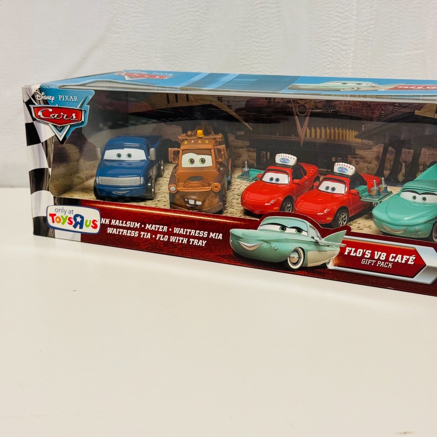 Disney Pixar Cars - FLO'S V8 CAFE GIFT PACK HANK HALLSUM MIA TIA - 1:55 Diecast