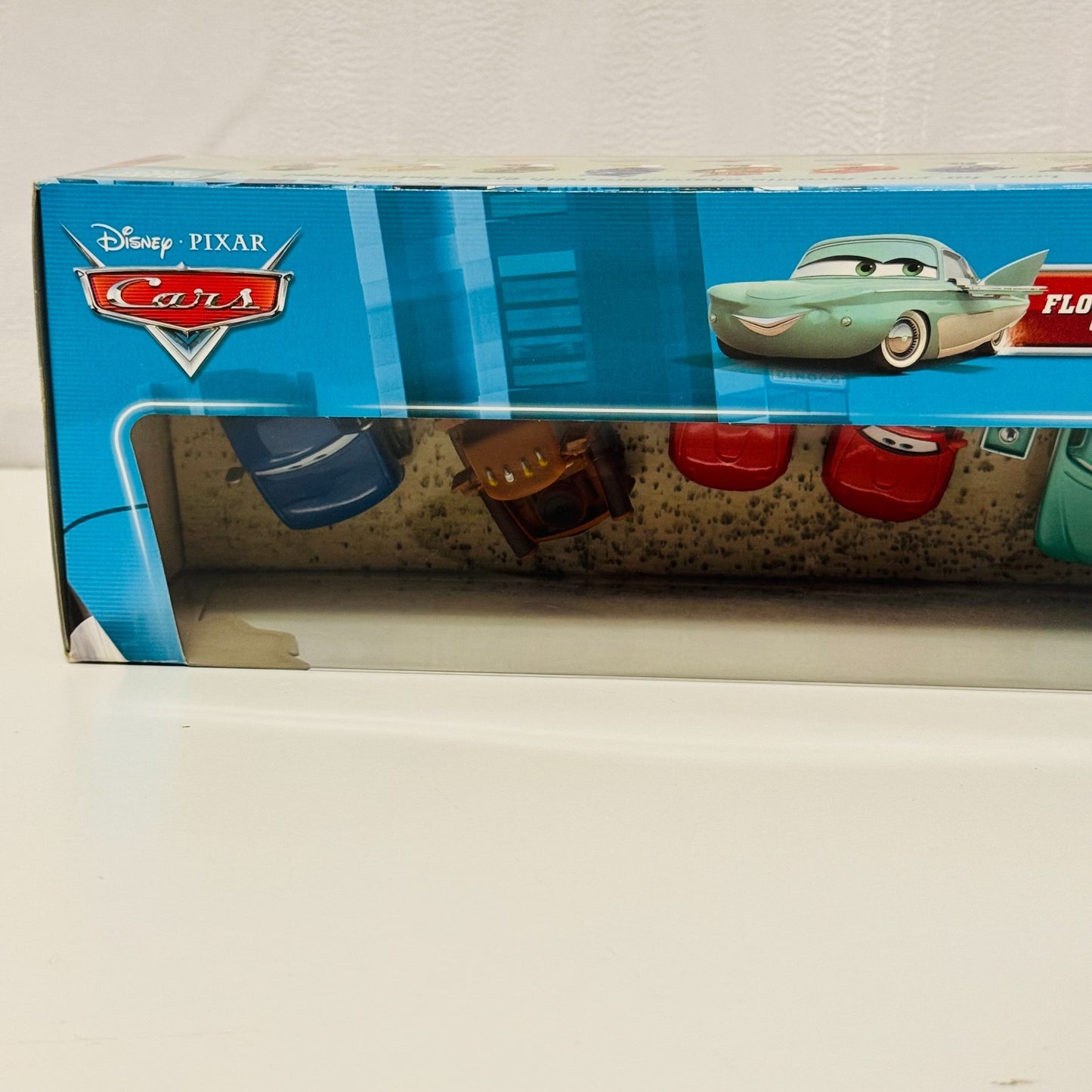 Disney Pixar Cars - FLO'S V8 CAFE GIFT PACK HANK HALLSUM MIA TIA - 1:55 Diecast