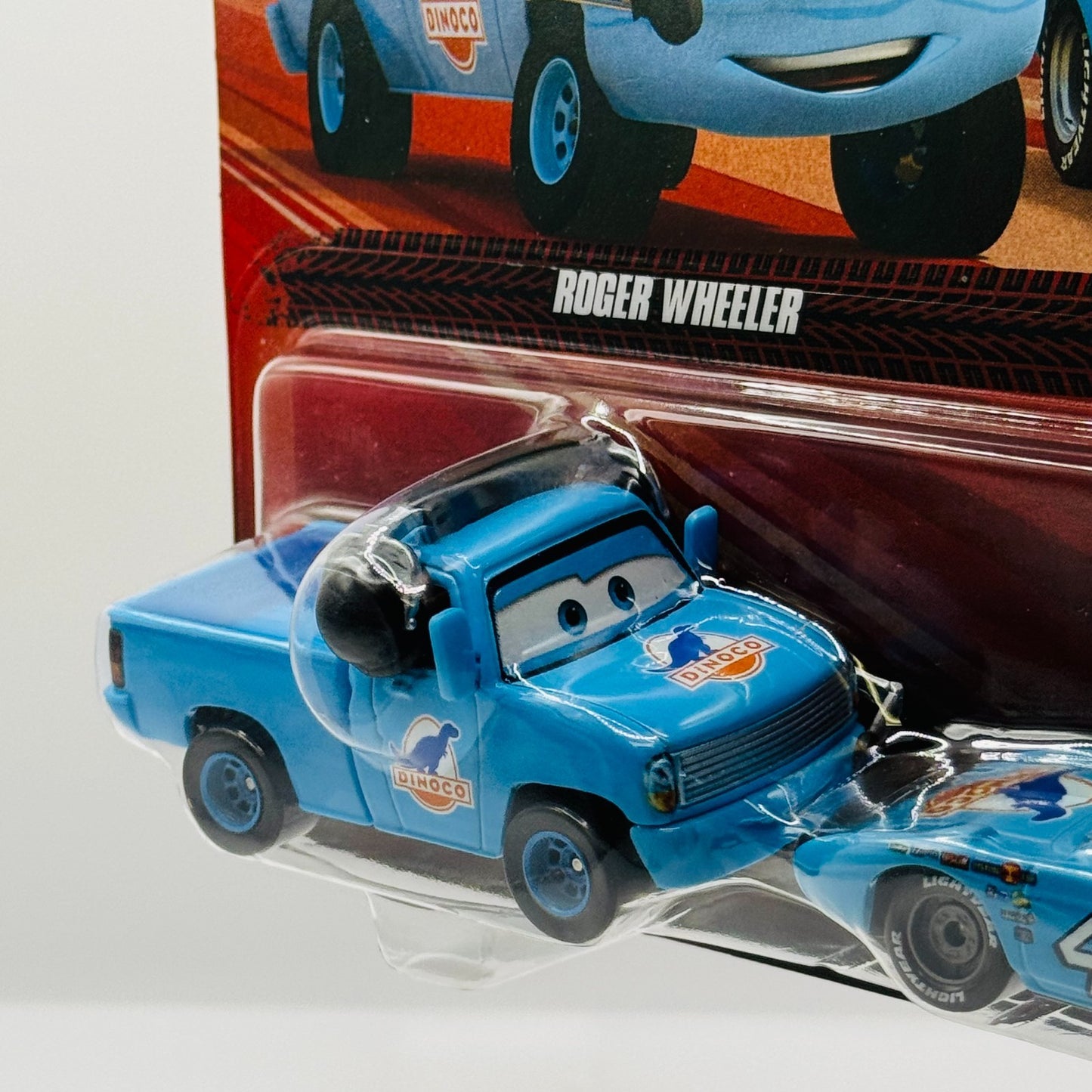 Disney Pixar Cars - DINOCO CREW CHIEF ROGER WHEELER & KING STRIP - 1:55 Diecast