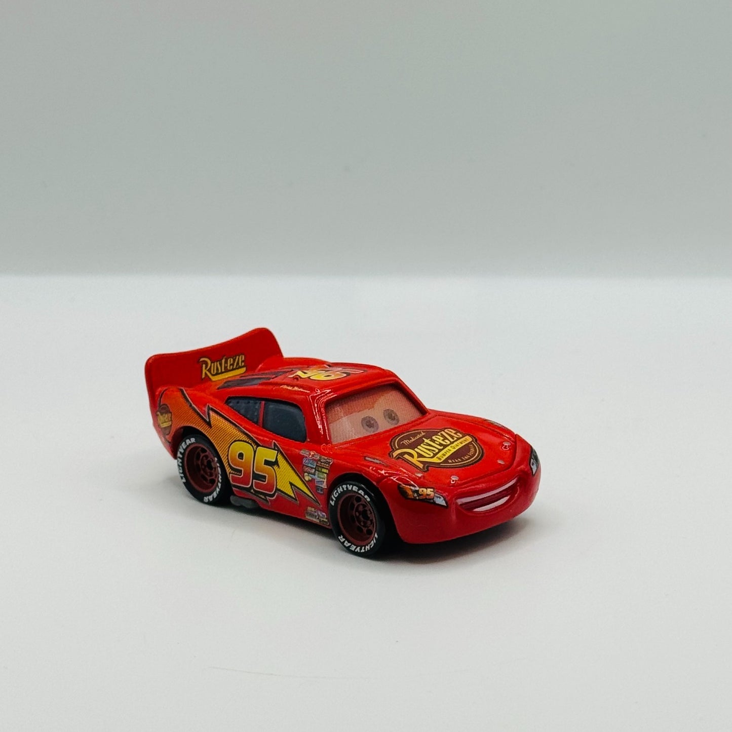 Disney Pixar Cars V1 LIGHTNING MCQUEEN LENTICULAR Eyes Change 2009 1:55 Diecast