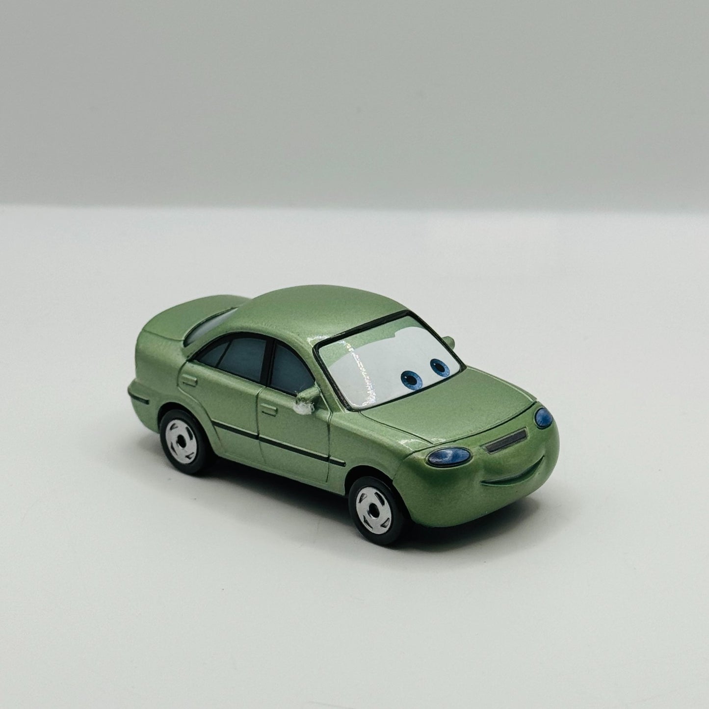 Disney Pixar Cars - VALERIE VEATE Final Lap 2010 - 1:55 Diecast