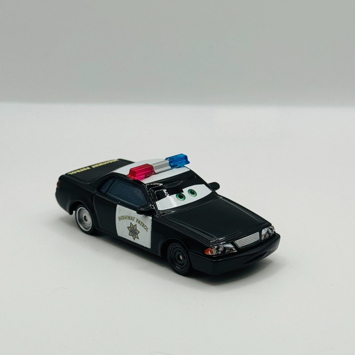 Disney Pixar Cars - AXLE ACCELERATOR World Of Cars 2008 - 1:55 Diecast