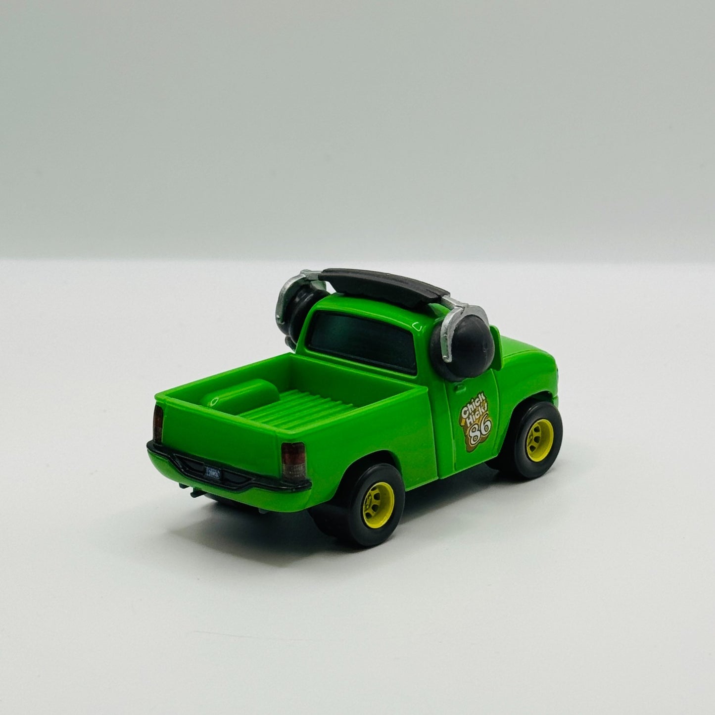 Disney Pixar Cars - CHICK HICKS TEAM HTB CREW CHIEF PITTYS BRUISER- 1:55 Diecast