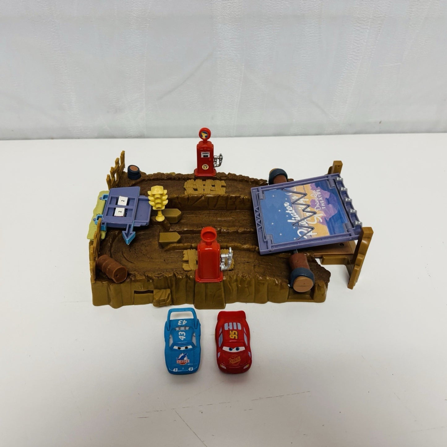 Disney Pixar Cars - Mini Adventures DRIVE-IN DRAGSTRIP THEATRE SCREEN 2008