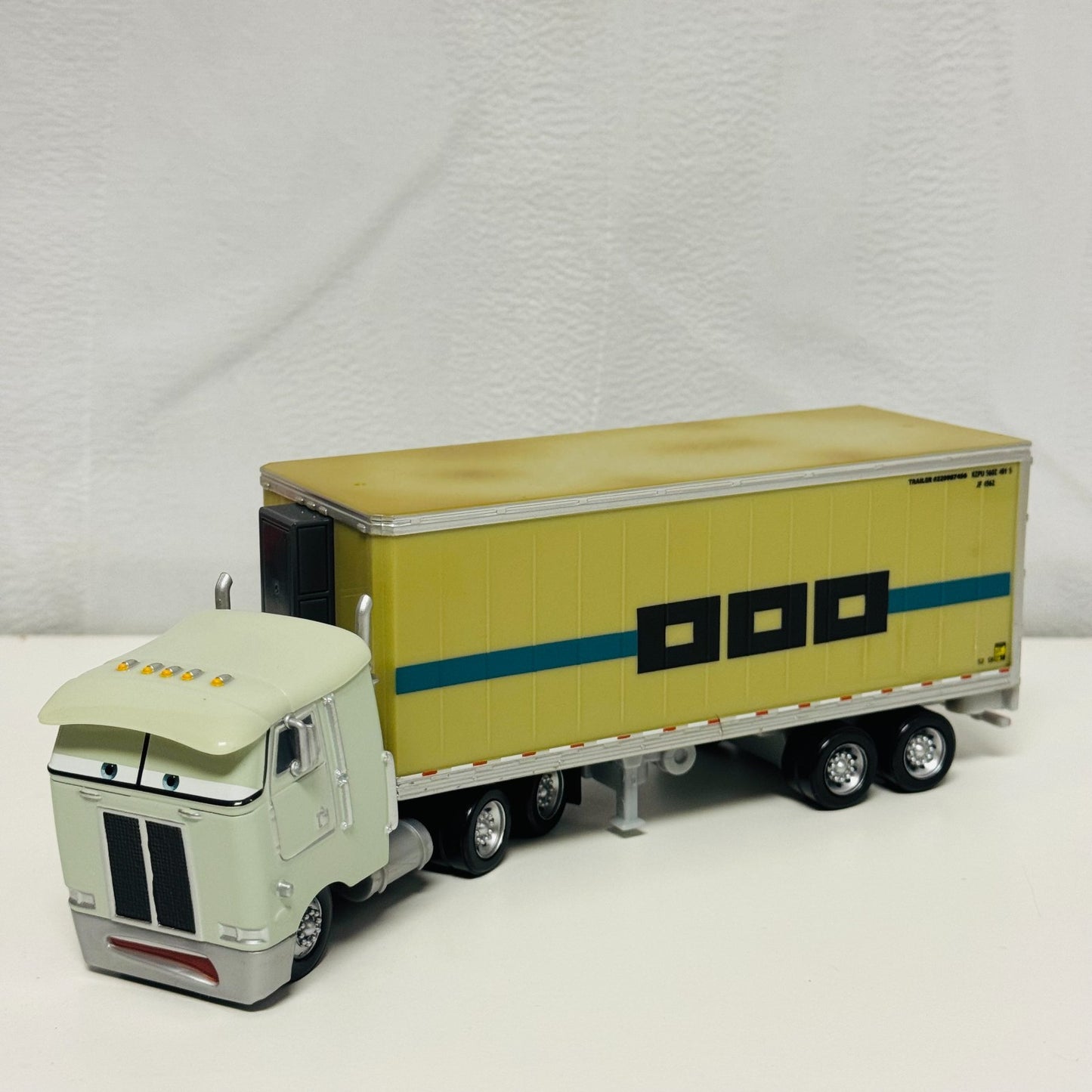 Disney Pixar Cars - BEN CRANKLESHAFT HAULER 2010 - 1:55 Diecast