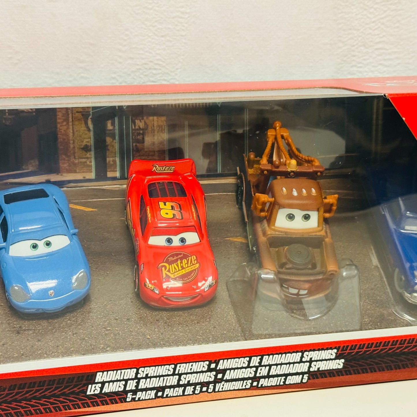 Disney Pixar Cars - RADIATOR SPRINGS FRIENDS GREEN RAMONE MATER - 1:55 Diecast