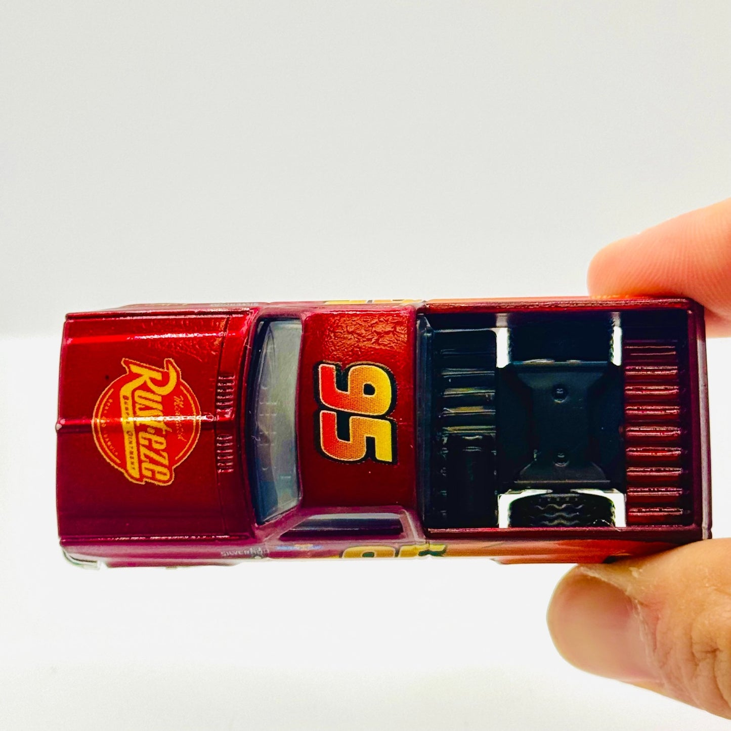 Hot Wheels - MCQUEEN CHEVY SILVERADO TRUCK DISNEY PIXAR CARS Custom 1:64 Diecast