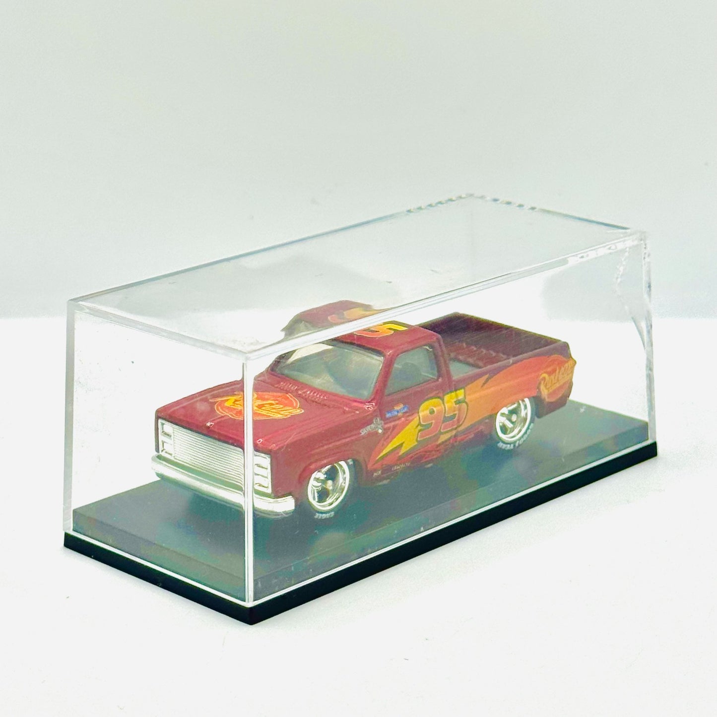 Hot Wheels - MCQUEEN CHEVY SILVERADO TRUCK DISNEY PIXAR CARS Custom 1:64 Diecast