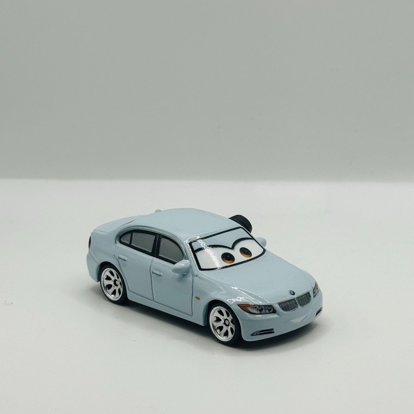 Disney Pixar Cars - JONATHAN GEARSON (BMW 3 Series) On The Road - 1:55 Diecast