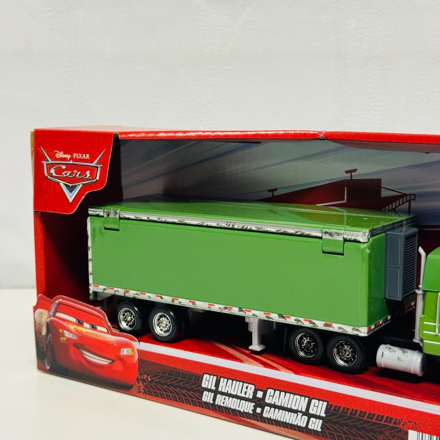 Disney Pixar Cars - GIL HAULER COLLECTION Truck & Trailer - 1:55 Diecast