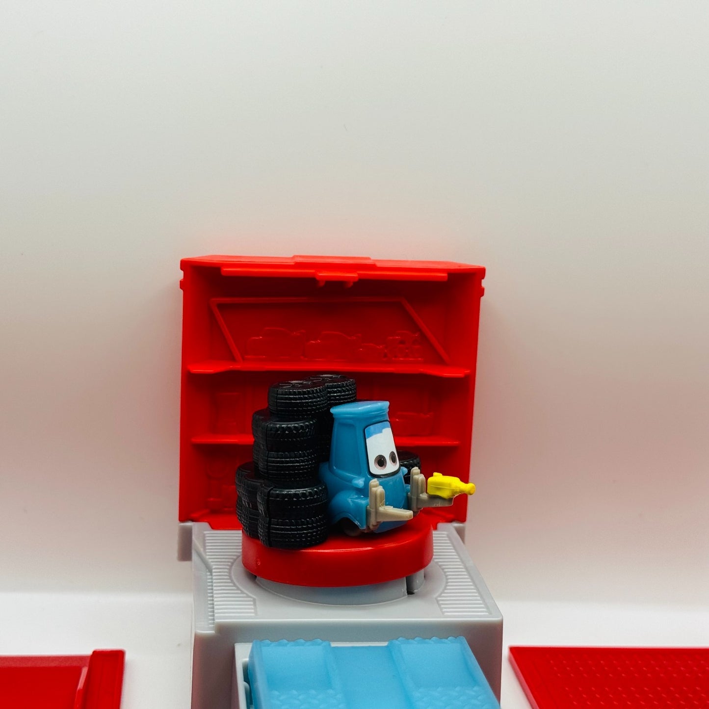 Disney Pixar Cars - GLOW RACERS MACK HAULER TRANSFORMING Playset - 1:55 Scale