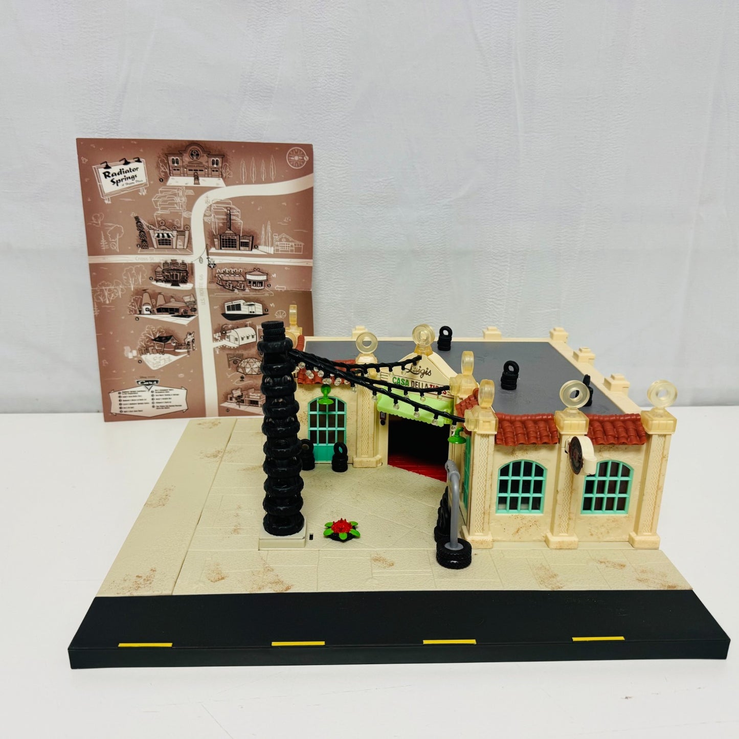 Disney Pixar Cars PRECISION SERIES LUIGI'S CASA DELLA TIRES Lights 1:55 Diecast