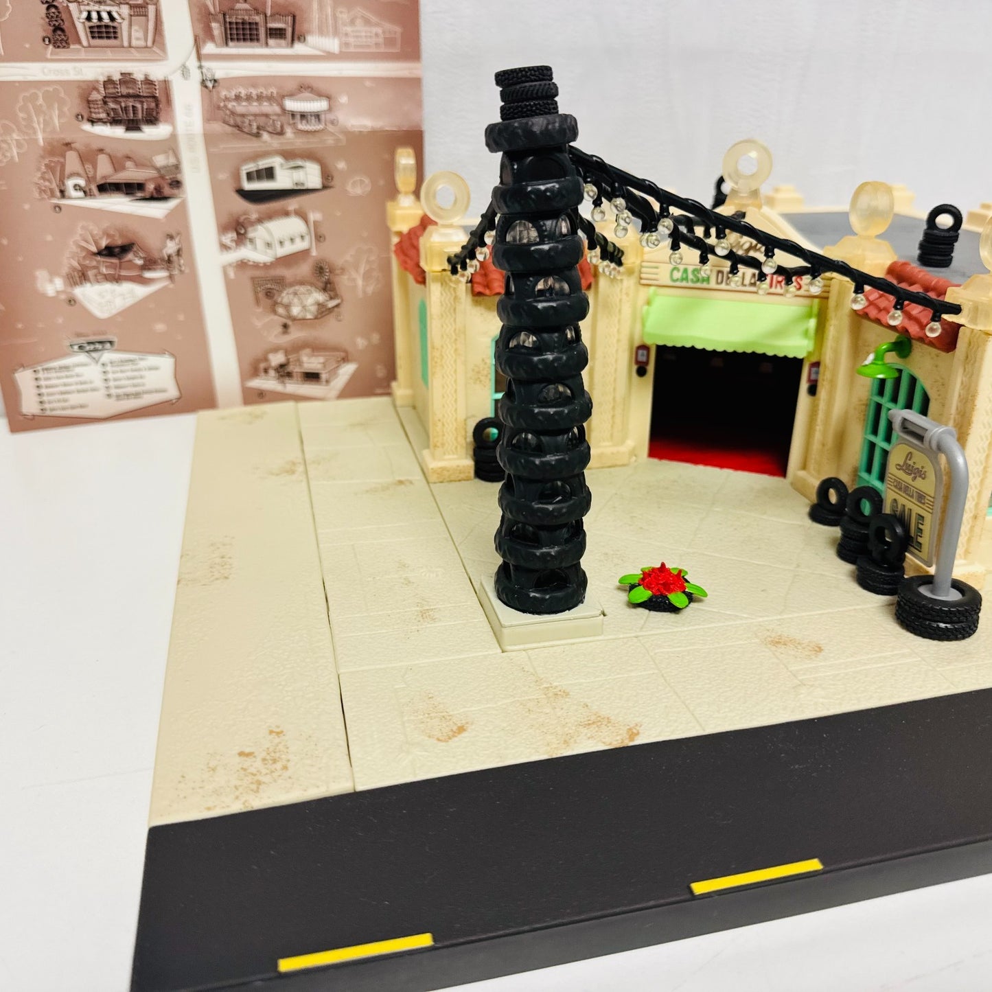 Disney Pixar Cars PRECISION SERIES LUIGI'S CASA DELLA TIRES Lights 1:55 Diecast