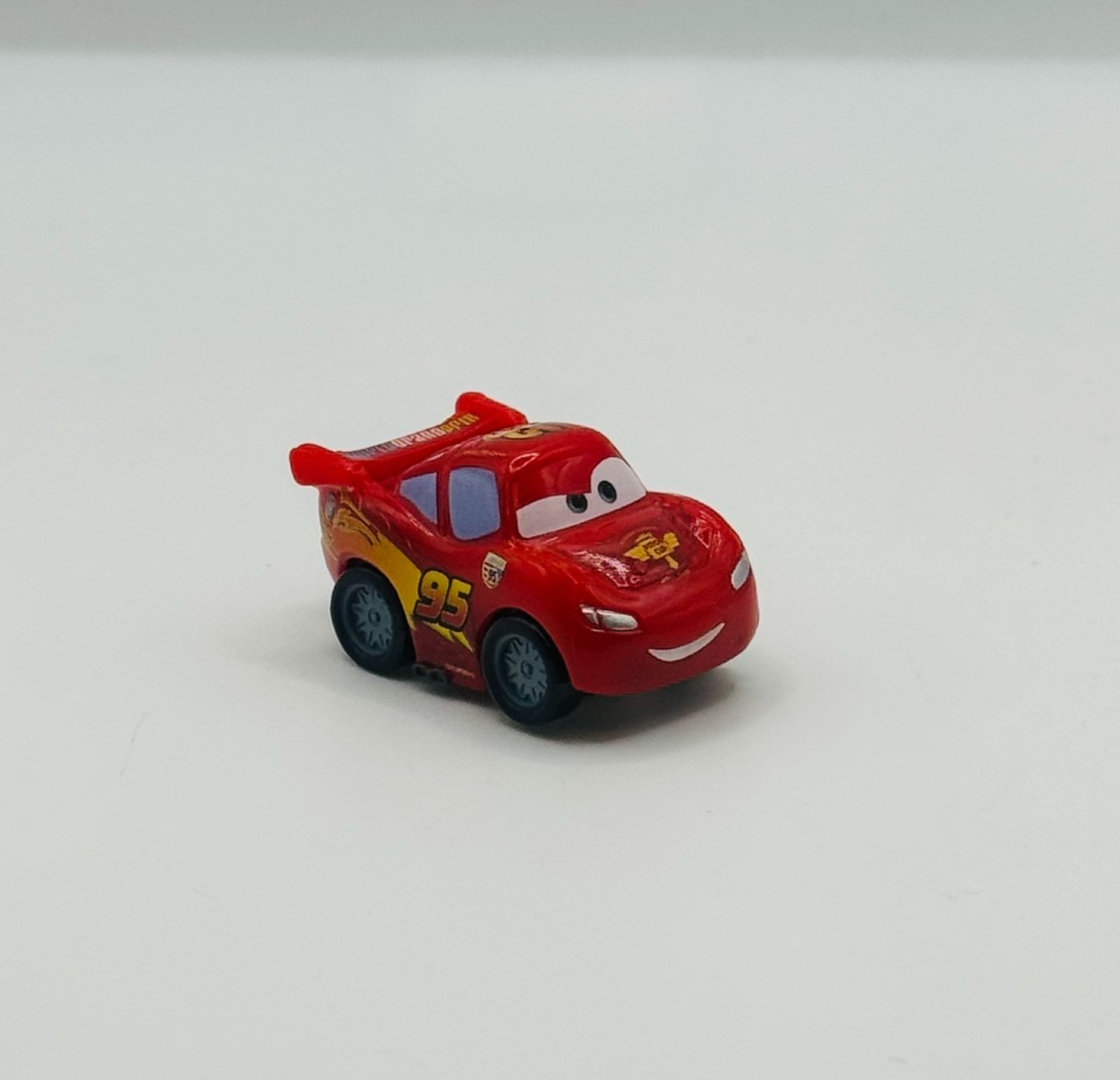 Disney Pixar Cars - Micro Drifters CARS 2 LIGHTNING MCQUEEN WGP - Rolling