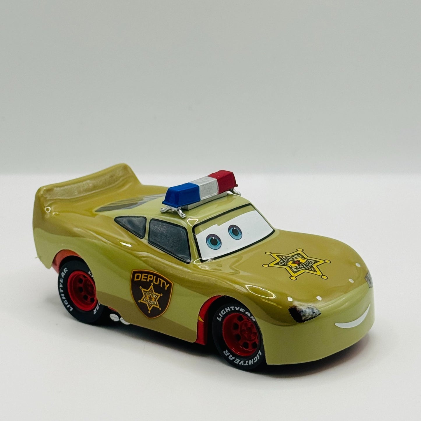 Disney Pixar Cars - ON THE ROAD RUMBLER MCQUEEN DEPUTY Disney Store 1:43 Diecast