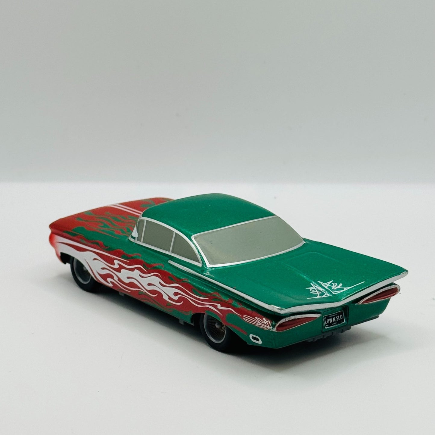 Disney Pixar Cars - CHRISTMAS CRUISER RAMONE HOLIDAY Disney Store - 1:43 Diecast